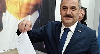 ANAHTAR PARTİ MAÇKA’DA GÜVEN TAZELEDİ: KÖKSAL DANIŞMAZ YENİDEN BAŞKAN SEÇİLDİ