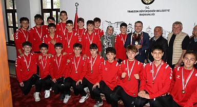 BAŞKAN GENÇ, ŞAMPİYON TAKIMI AĞIRLADI