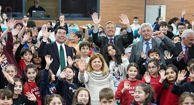 BAŞKAN KAYA’YA ÇOCUKLARDAN SEVGİ SELİ