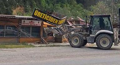 ÇAYKARA’DA YIKIM TEPKİSİ: “ADALET VE HAKKANİYET İSTİYORUZ”