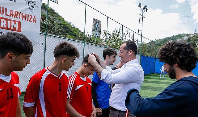 GENÇLER SAHADA BULUŞTU: LİSELER ARASI FUTBOL TURNUVASI TAMAMLANDI
