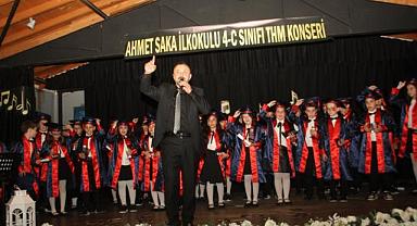 MİNİKLERDEN TÜRK HALK MÜZİĞİ KONSERİNE BÜYÜK ALKIŞ