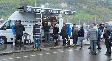 ORTAHİSAR BELEDİYESİ, ÇAY VE LOKMA İKRAMIYLA TARAFTARIN YANINDA