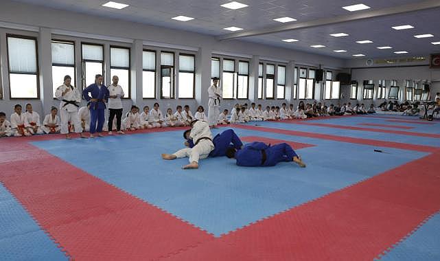 AKÇAABAT’TA JUDO KUŞAK SINAVI HEYECANI MİNİK SPORCULAR GÖZ DOLDURDU