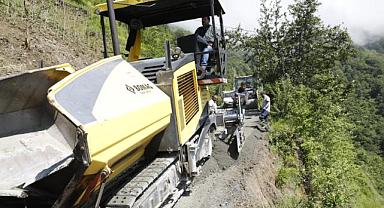 AKÇAABAT’TA YOL BAKIM VE ONARIM ÇALIŞMALARI SÜRÜYOR