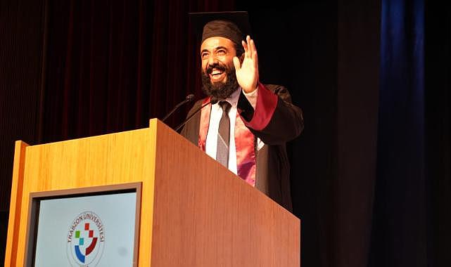 ARAKLI’NIN SEVİLEN DOKTORU SAHNE SANATLARINI BİRİNCİLİKLE TAMAMLADI