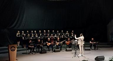 MİMAR SİNAN ORTAOKULU SANAT DOLU BİR GECEYE İMZA ATTI