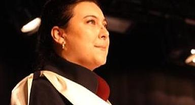 ŞEHİT ÖĞRETMEN AYBÜKE YALÇIN PANKARTI HOCAYI GÖZYAŞLARINA BOĞDU