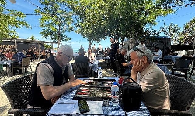 TRABZON’DA İLK AÇIK TAVLA TURNUVASI YOĞUN İLGİ GÖRDÜ
