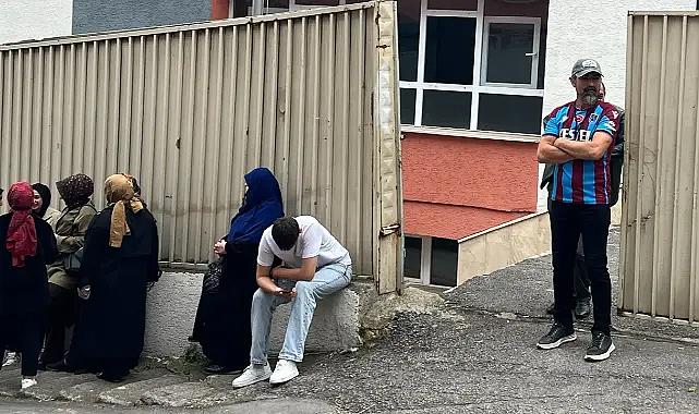 TRABZON’DA YKS HEYECANI: ÖĞRENCİLER VE VELİLER OKULLAR ÖNÜNDE BULUŞTU