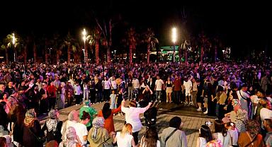 AKÇAABAT FESTİVALİ'NDE HANDE ÜNSAL SAHNE ALDI