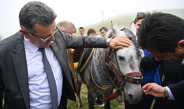 BAŞKAN GENÇ: “TRABZON VE GÜMÜŞHANE BİRLİĞİNİ HER YIL TAŞKÖPRÜ’DE TÜM DÜNYAYA GÖSTERMELİYİZ”