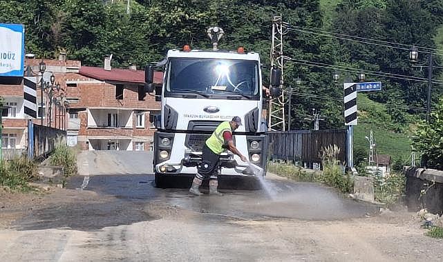 BÜYÜKŞEHİR EKİPLERİNDEN TEMİZ BİR ÇEVRE İÇİN YOĞUN ÇALIŞMA 
