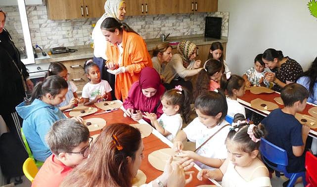 ÇİLEKLİ DÜŞLER KÖYÜ'NDE EBEVEYN-ÇOCUK ATÖLYESİ’NE YOĞUN İLGİ