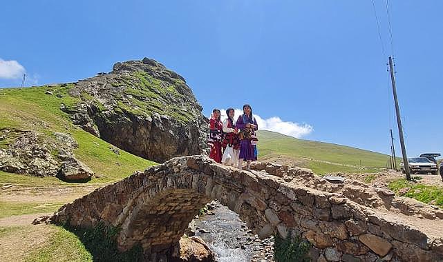 GÜMÜŞHANE VE TRABZON AYNI SAHNEDE, TEK RİTİMDE BULUŞUYOR! 