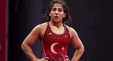 ŞAMPİYON GÜREŞÇİ ELİF ŞEVVAL KURT’TAN TARİHİ ZAFER