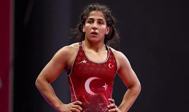 ŞAMPİYON GÜREŞÇİ ELİF ŞEVVAL KURT’TAN TARİHİ ZAFER
