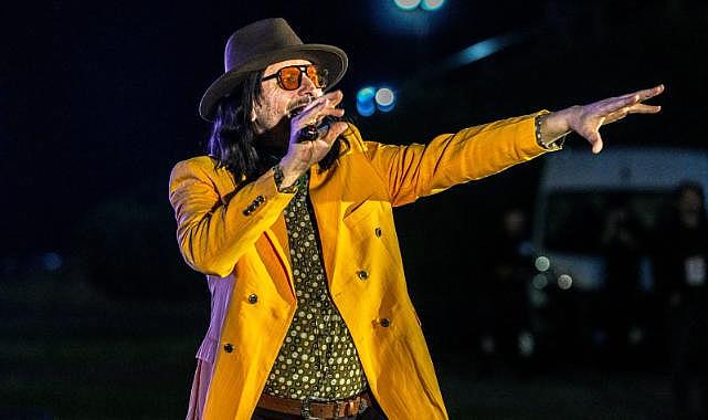 ‘ÜNLÜ SHOW’ İLÇE TURNESİNE ÇIKIYOR